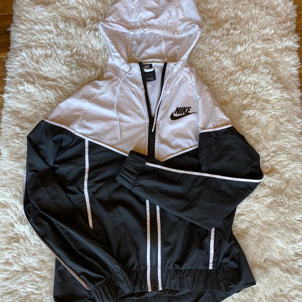 Nike Women's Black and White Jacket - Picture 3 of 5